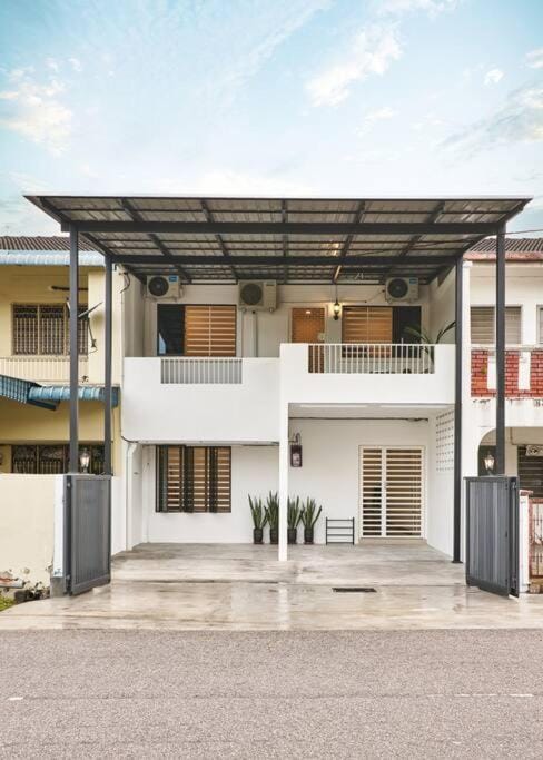 Property building, View (from property/room), Balcony/Terrace