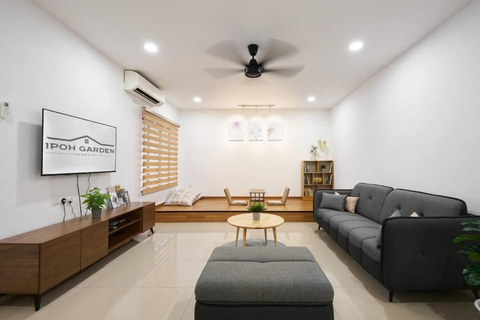 TV and multimedia, Living room, Seating area, air conditioner