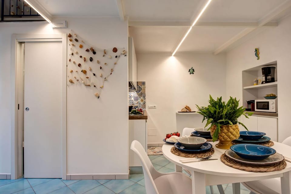 Spring, Winter, Summer, Dining area, Autumn