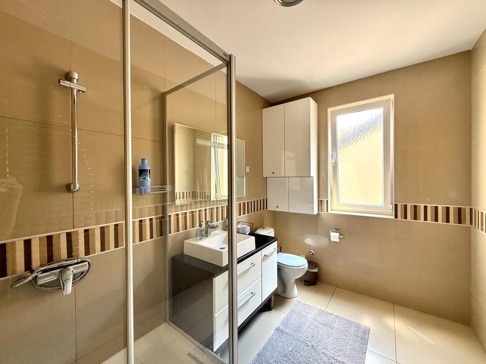 Toilet, Bathroom, towels