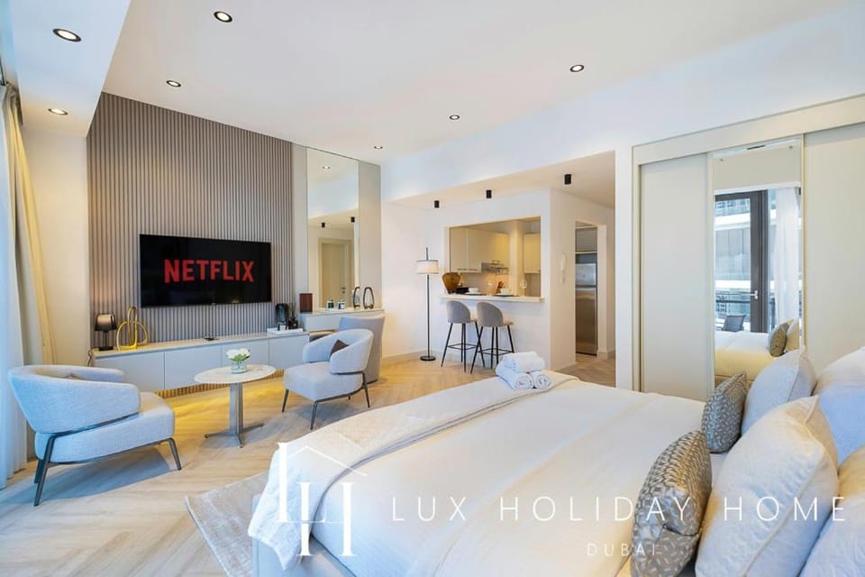Bed, TV and multimedia, Photo of the whole room