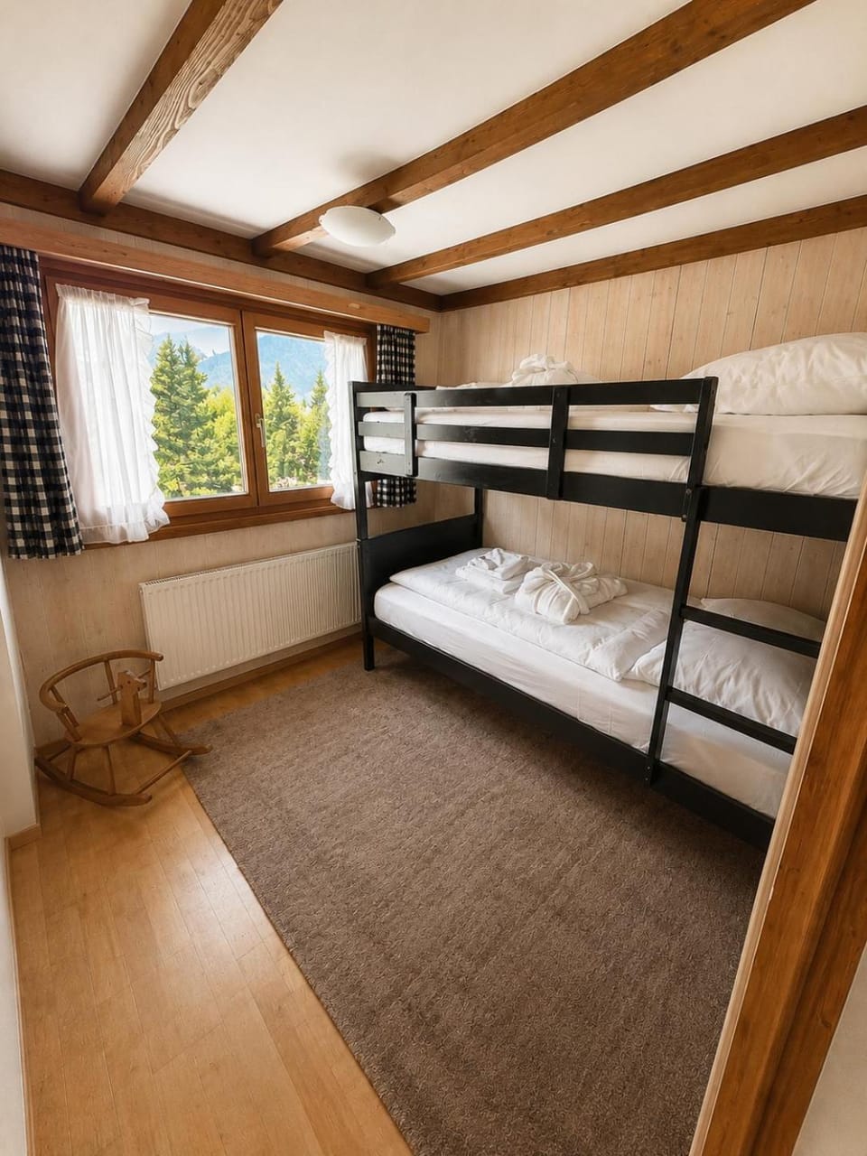 Bedroom, bunk bed