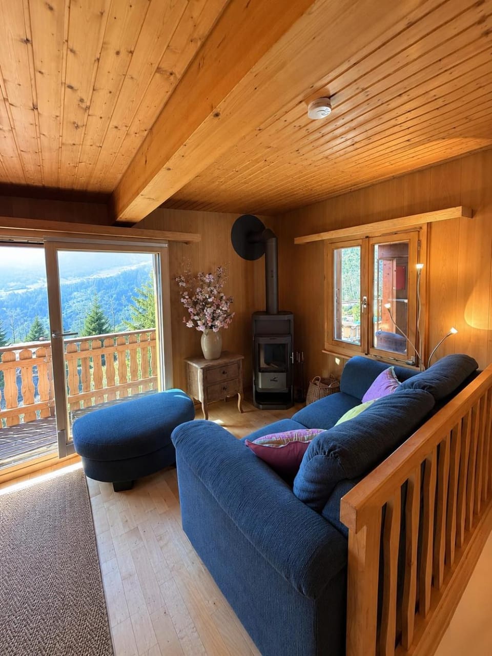 TV and multimedia, Living room, Seating area, Evening entertainment