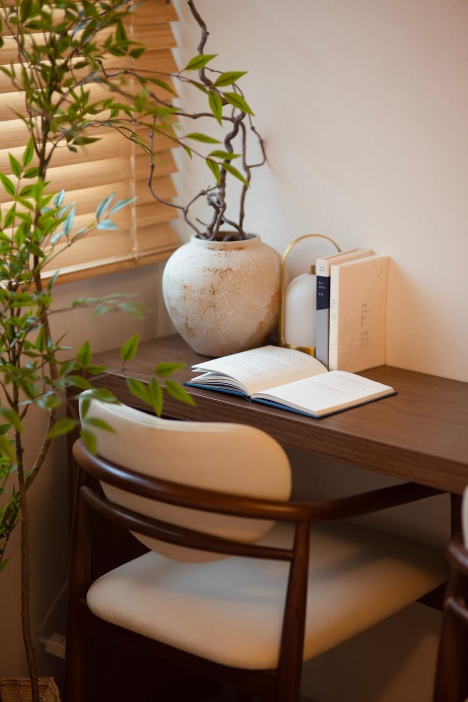 Seating area, Bedroom, heating, air conditioner