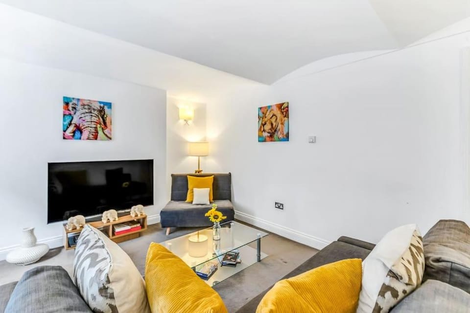Elegant Apartment in The Heart Of Chelsea Sleeps 7 Apartment in City of Westminster