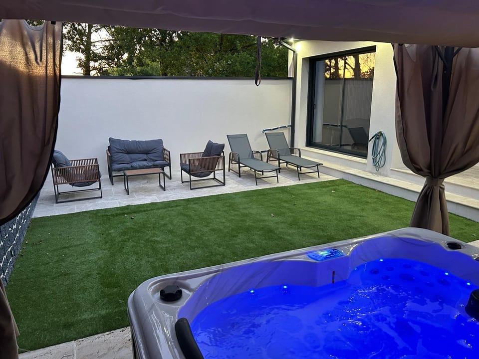 Spa and wellness centre/facilities, Garden view, sunbed