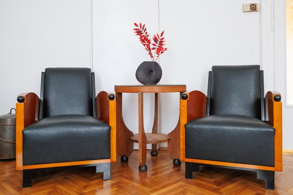 Living room, Seating area