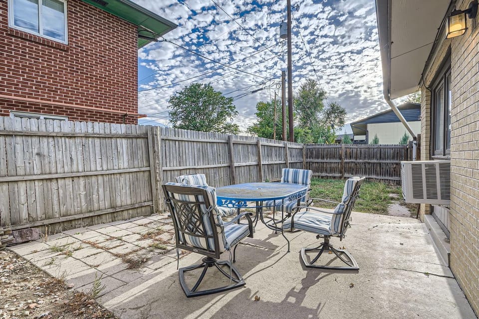 Vaulted Ceilings, Natural Light Apt near Olde Town Apartment in Wheat Ridge