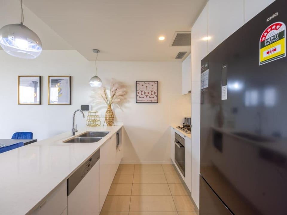 Modern 3BR Riverside APT w Parking near Shops and Park Apartment in Brisbane