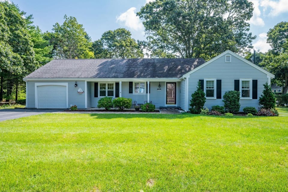 Gray's Getaway: Dog-Friendly Cottage Near Beach House in Yarmouth Port