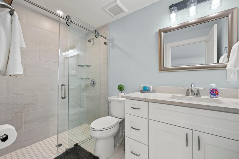 Shower, Toilet, Bathroom