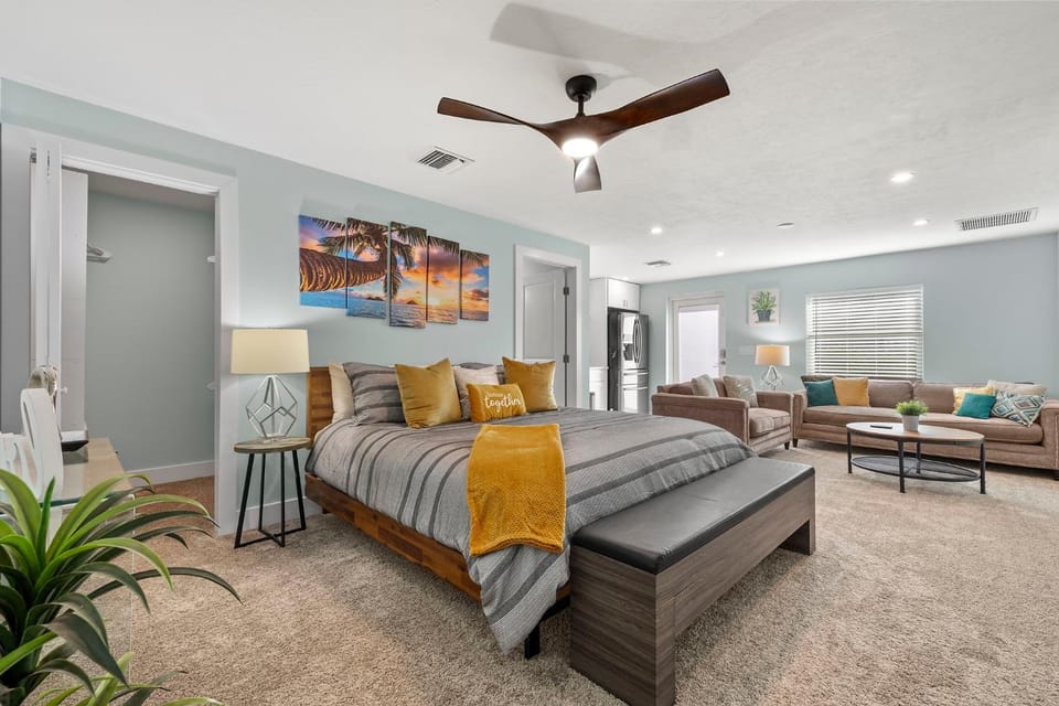 Bed, Living room, Photo of the whole room, Bedroom
