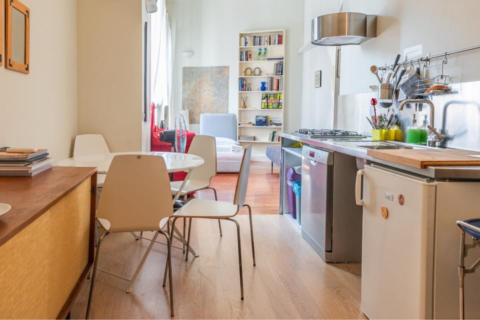 Kitchen or kitchenette, Living room, Seating area, Dining area, stove