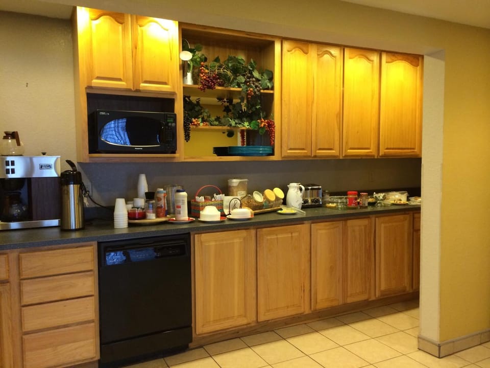 Dining area, Continental breakfast
