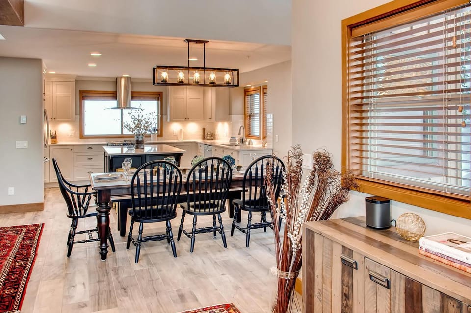 Moonshine Crescent 385 by Okanagan Premier Apartment in British Columbia