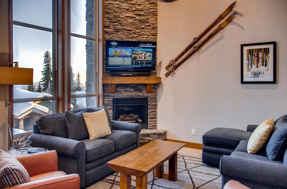 Moonshine Crescent 385 by Okanagan Premier Apartment in British Columbia