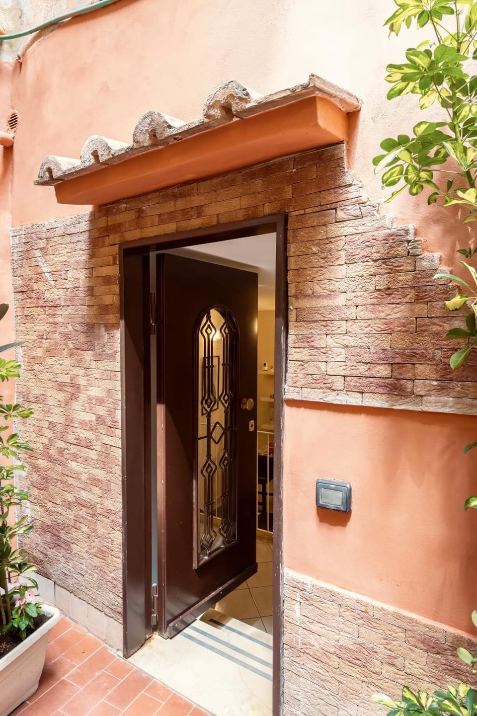 Facade/entrance, Day