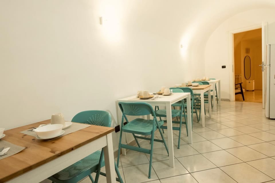 Restaurant/places to eat, Dining area, Breakfast