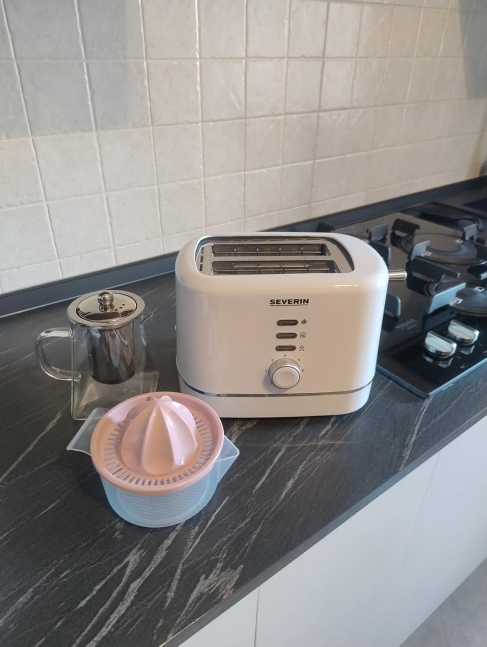 Coffee/tea facilities, toaster