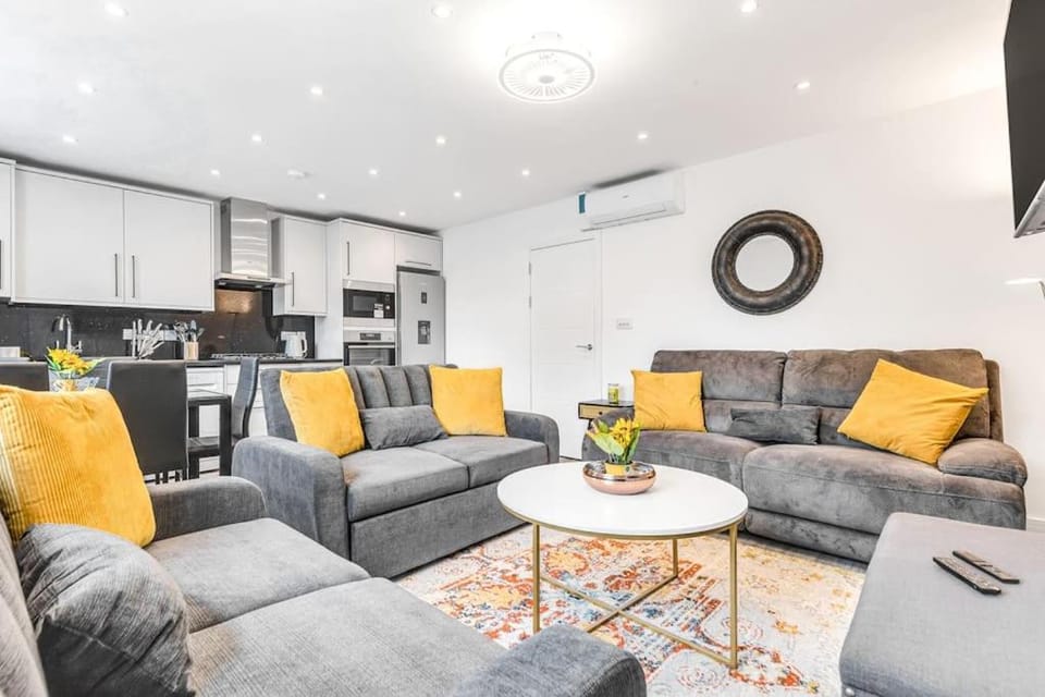 LUXaway 2BR Kensington with AC - Sleeps up to 11 Apartment in City of Westminster