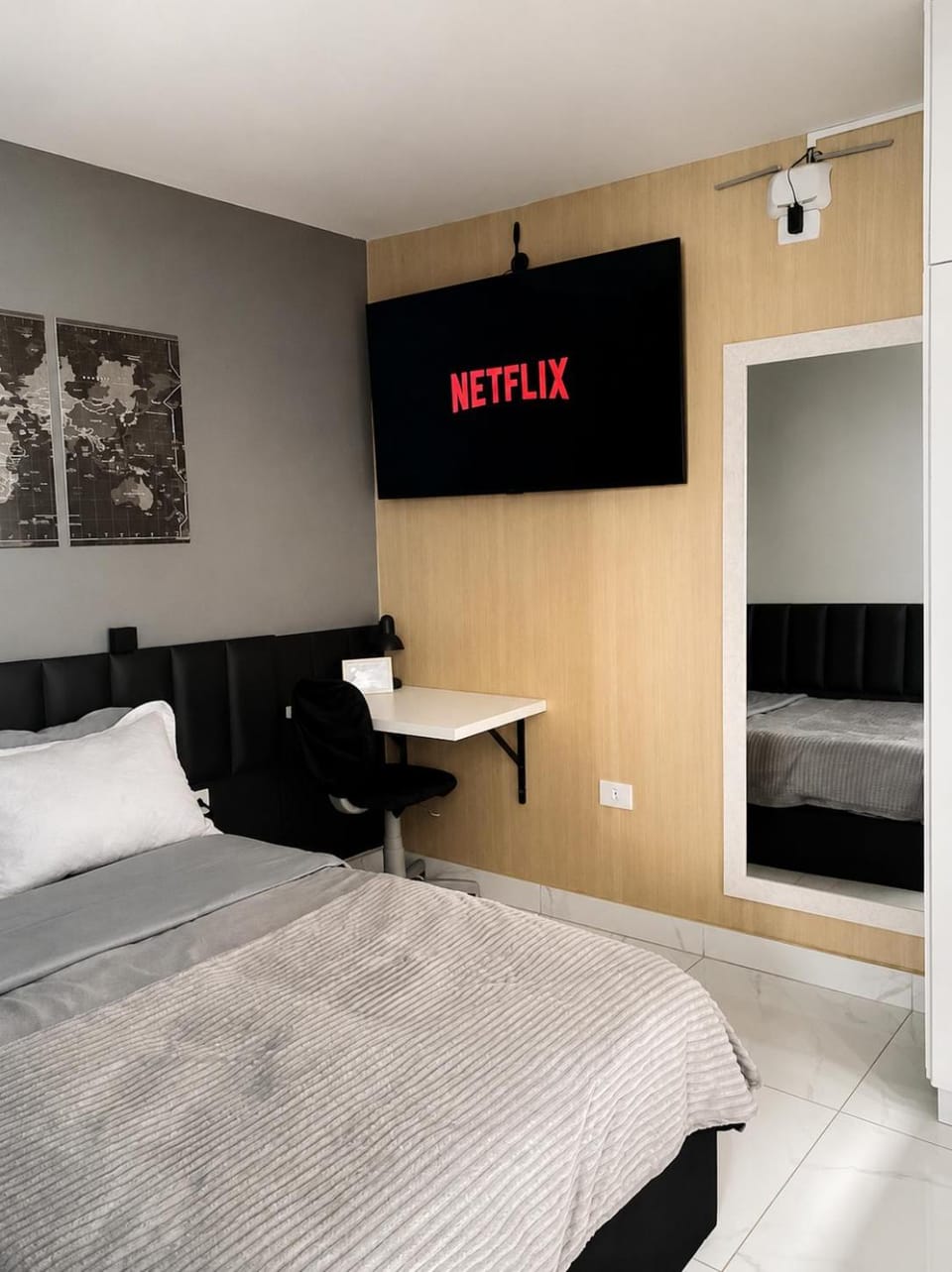 Bed, TV and multimedia, Photo of the whole room, Evening entertainment, Bedroom