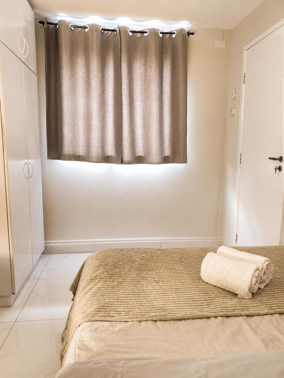 Photo of the whole room, Bedroom, towels