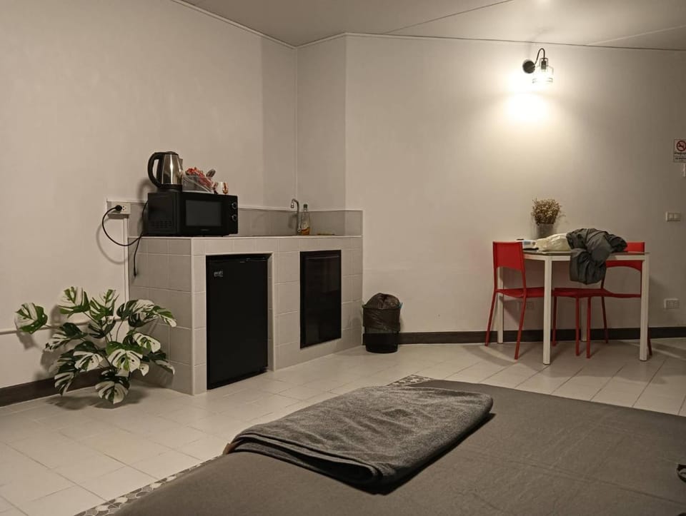 Popular Muang Thong Thani Condo, Building T9, Floor 4, Room 36 Apartment hotel in Bangkok
