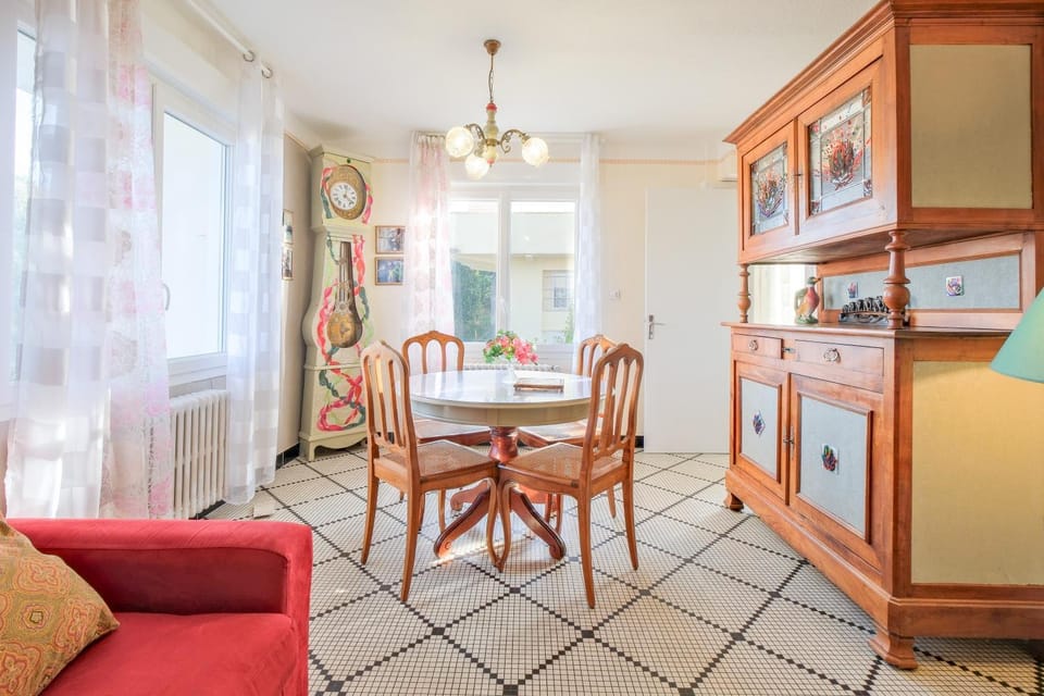 Property building, Living room