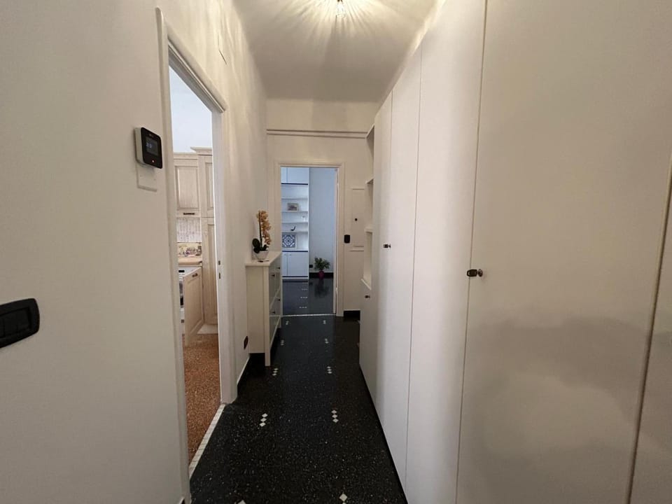 Facade/entrance, wardrobe