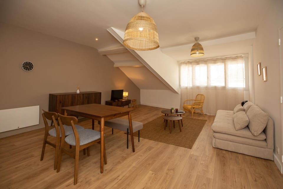 TV and multimedia, Living room, Dining area