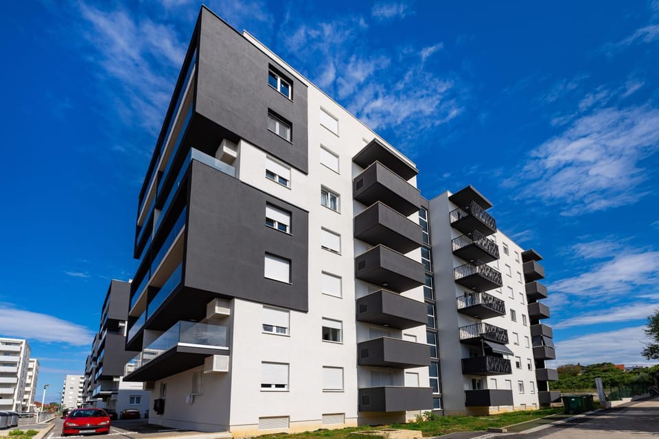 Property building, Day, Neighbourhood, City view, Street view