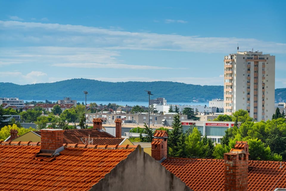 Nearby landmark, Day, Natural landscape, City view, Sea view