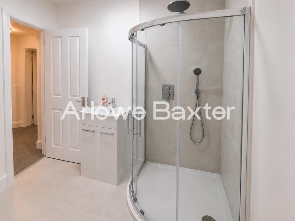 Stylish 3-Bedroom Garden Home, AC, Contractors and Families House in London