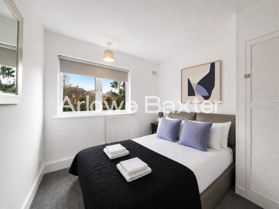 Stylish 3-Bedroom Garden Home, AC, Contractors and Families House in London