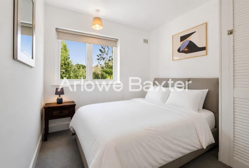 Stylish 3-Bedroom Garden Home, AC, Contractors and Families House in London