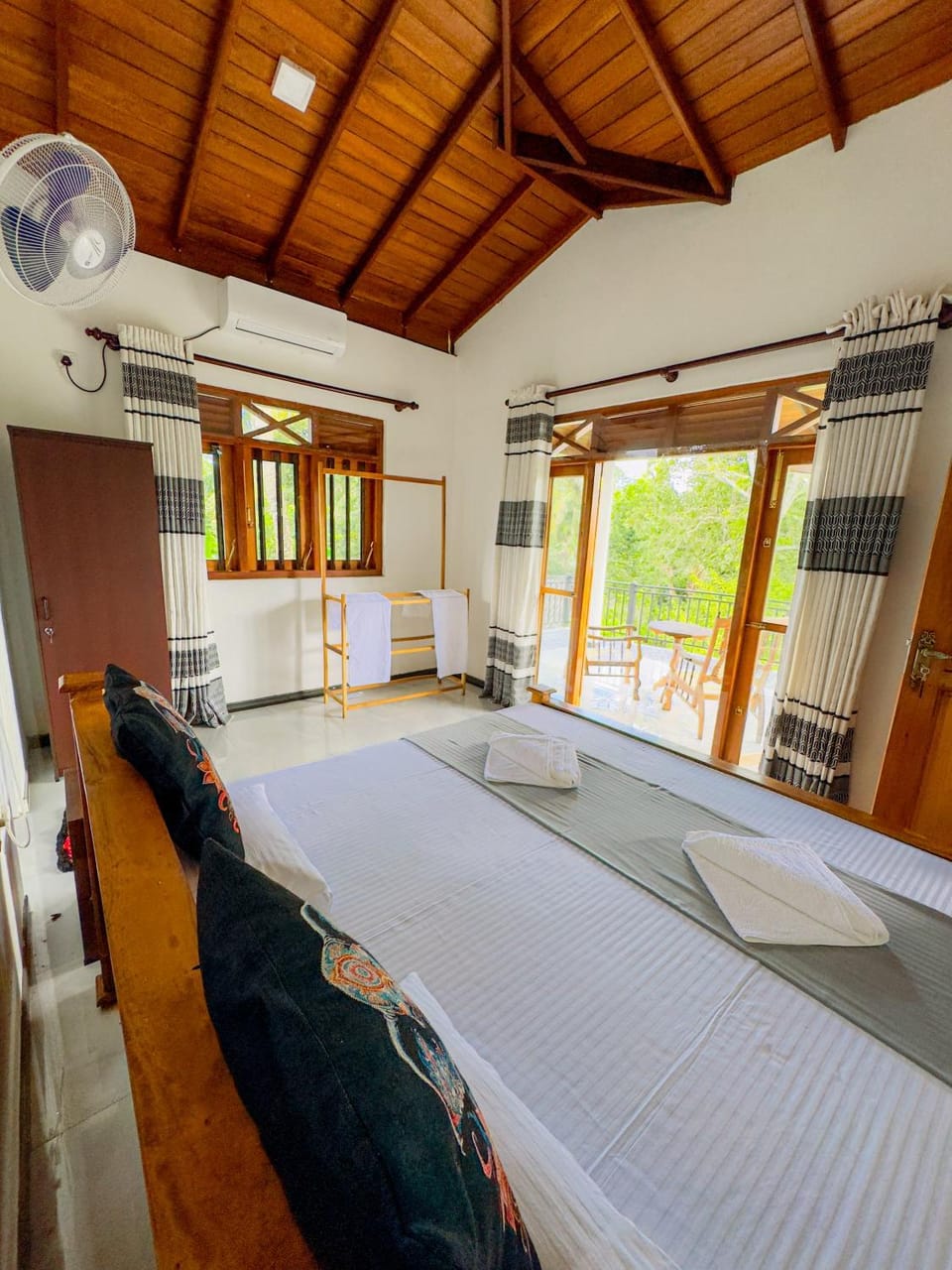 Patio, Bed, Day, View (from property/room), Balcony/Terrace, Balcony/Terrace, Photo of the whole room, Bedroom, Garden view, towels, wardrobe, air conditioner