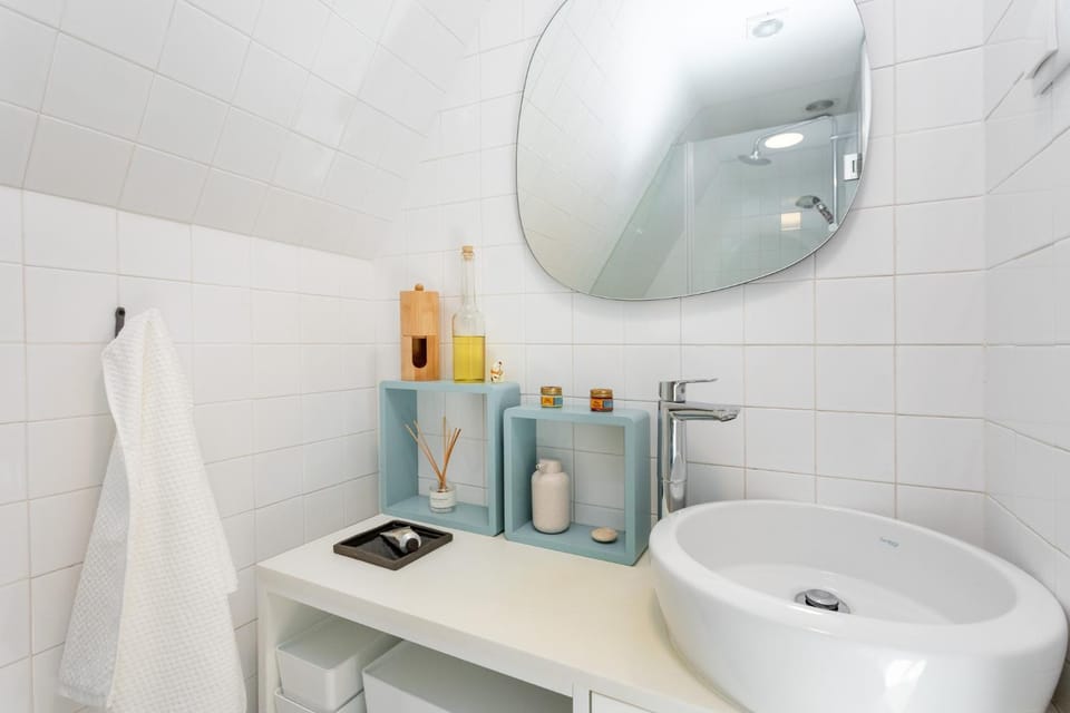 Bathroom, towels