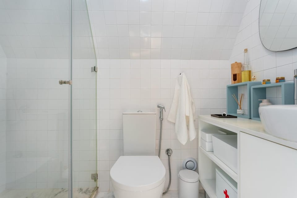 Shower, Toilet, towels