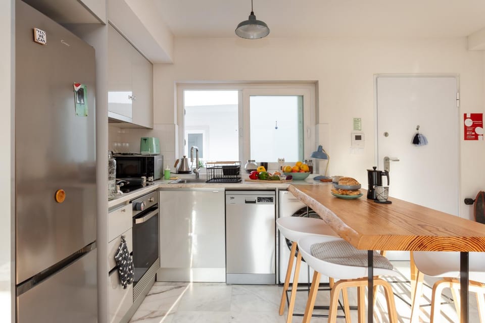 Kitchen or kitchenette, Dining area, dishwasher, oven, pet friendly, stove, toaster