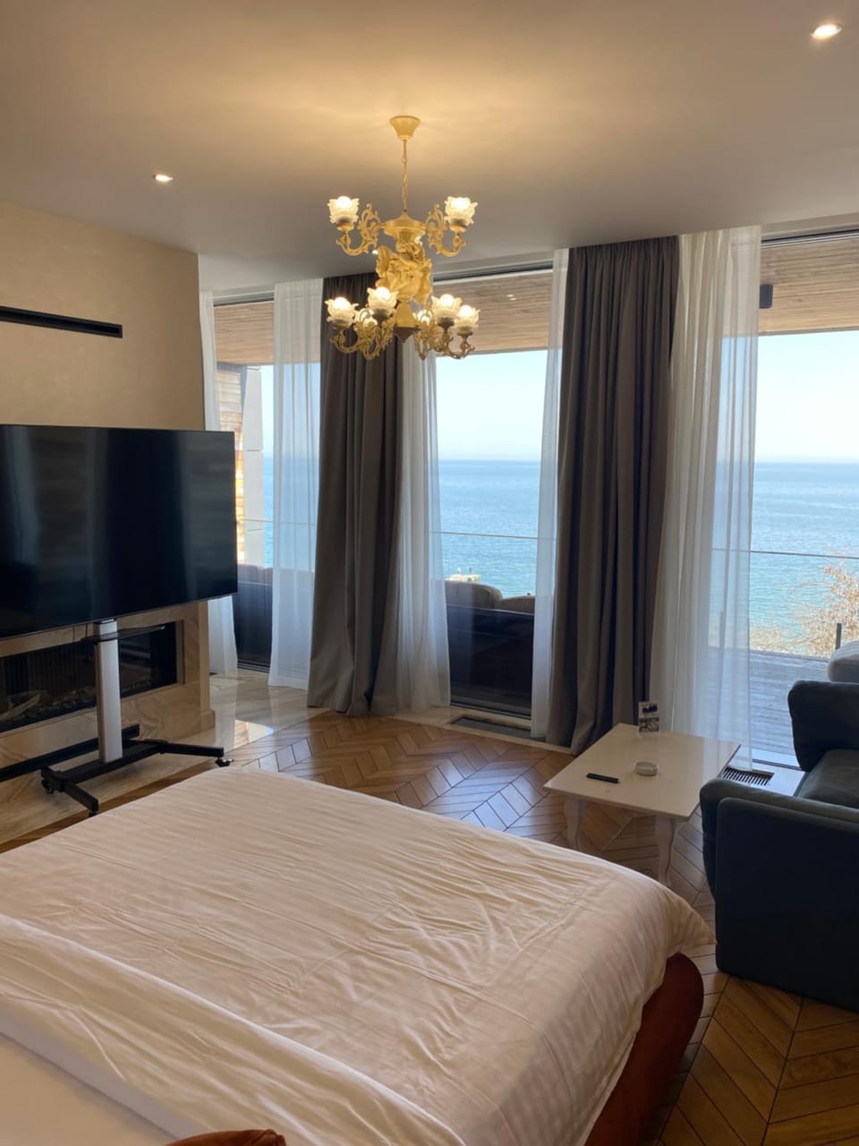 Communal lounge/ TV room, Photo of the whole room, Sea view