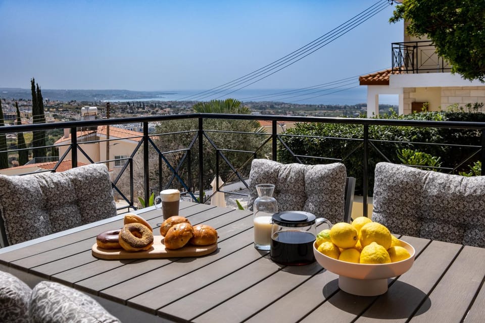 Horizon Villa by Nomads - 5min to Coral Bay Beach Villa in Peyia