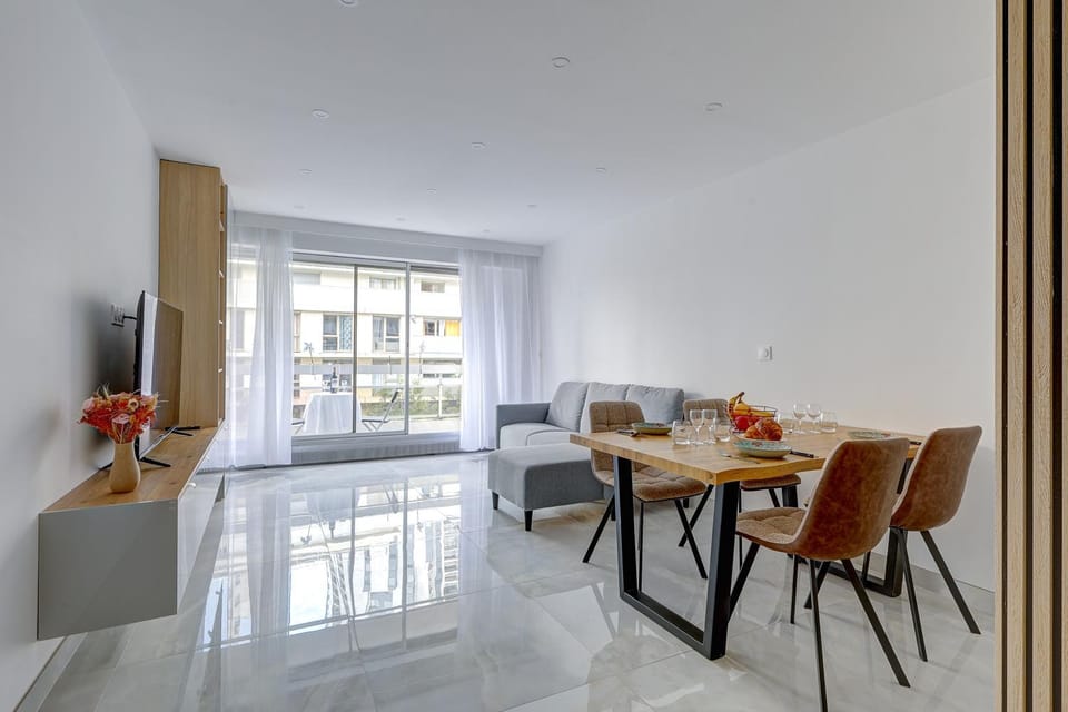TV and multimedia, Living room, Dining area