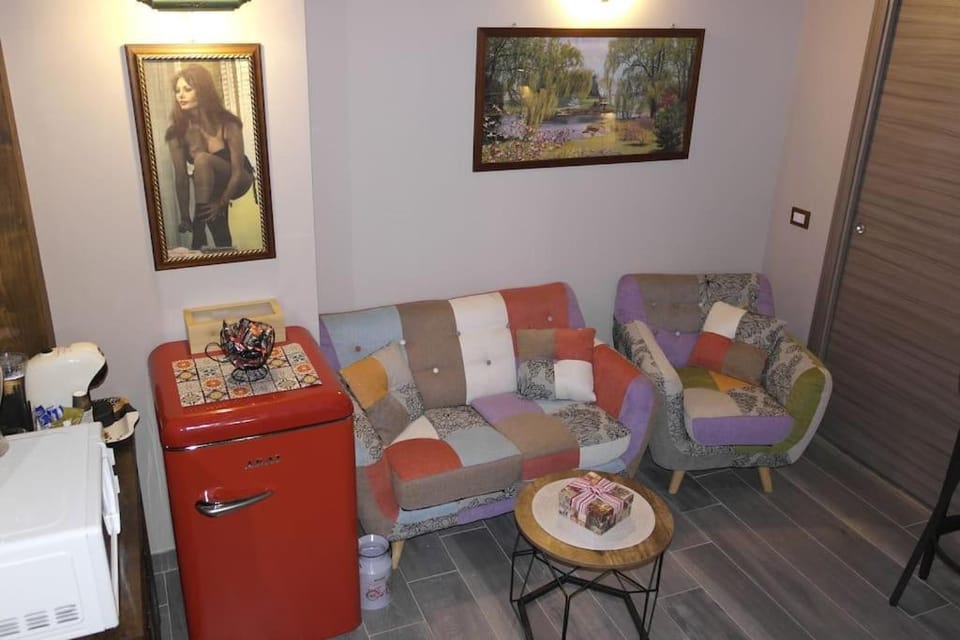 Living room, Seating area