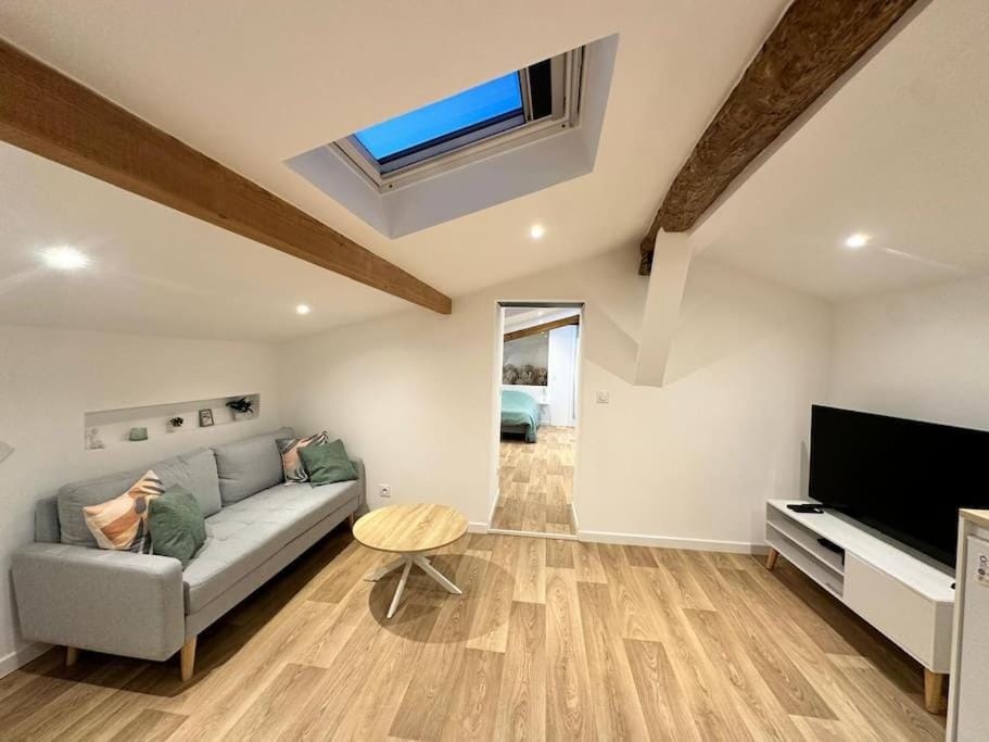 Joli appartement - Roques Apartment in Occitanie