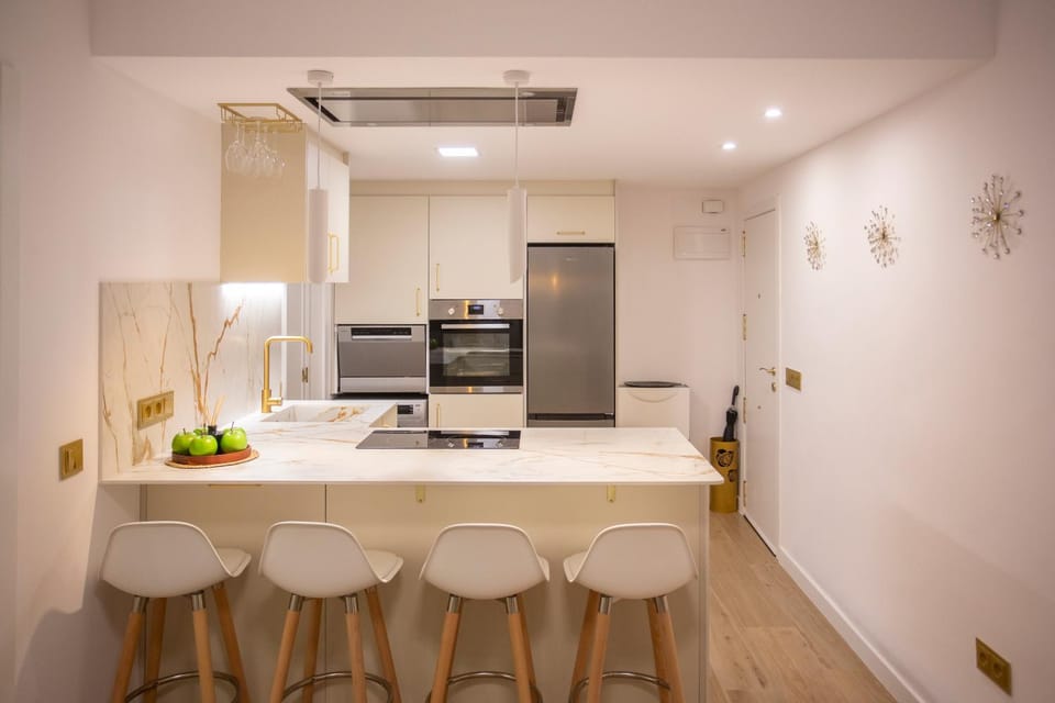 Kitchen or kitchenette, Lounge or bar, Beach, microwave, kitchen