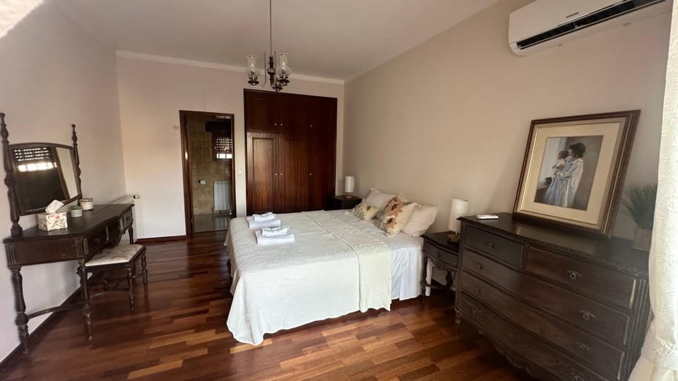 Bed, Photo of the whole room, Bedroom, wardrobe, air conditioner