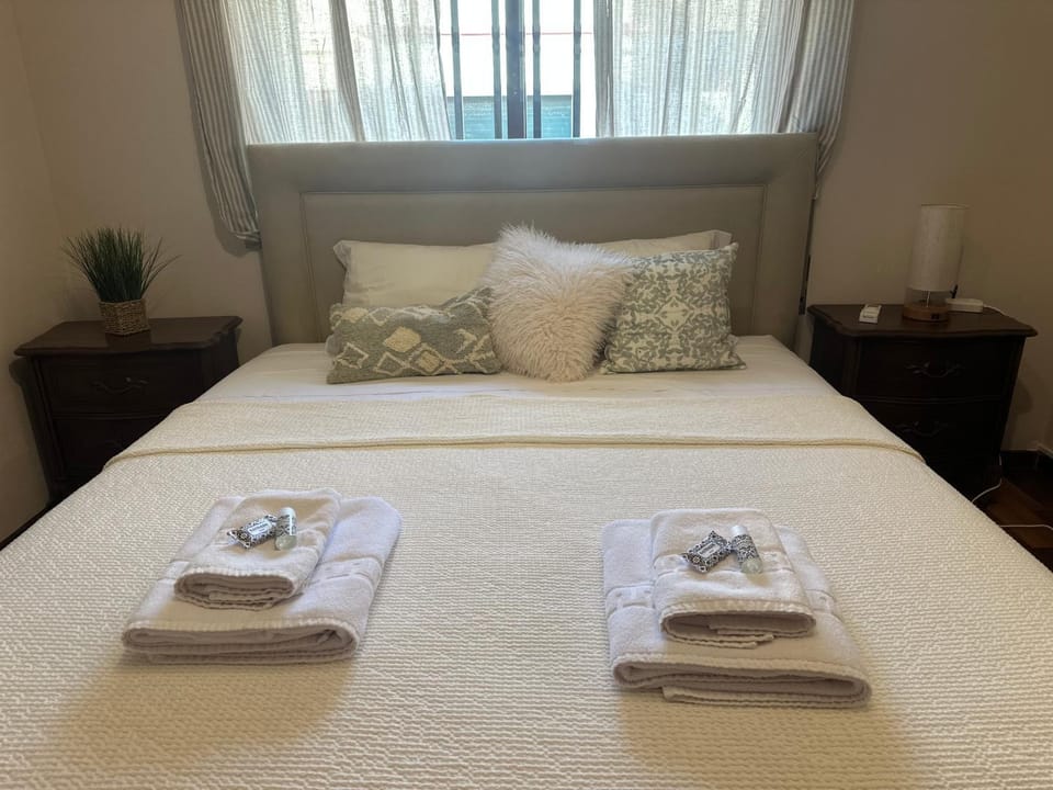 Bed, Photo of the whole room, Bedroom, towels