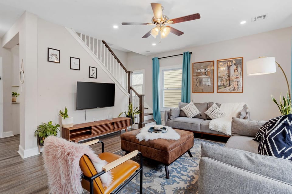 Beautifully Renovated 6BR 2BA 2 Blocks to Beach House in Ventnor City