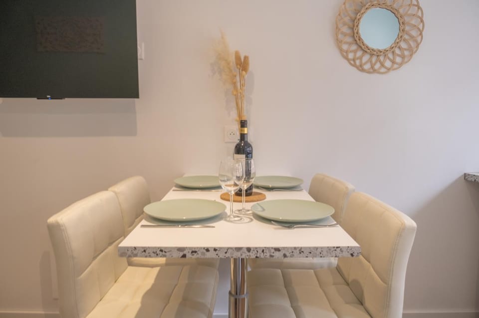 TV and multimedia, Dining area