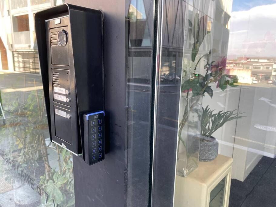 Entertainers penthouse with 5 bedrooms pool & spa Apartment in Auckland